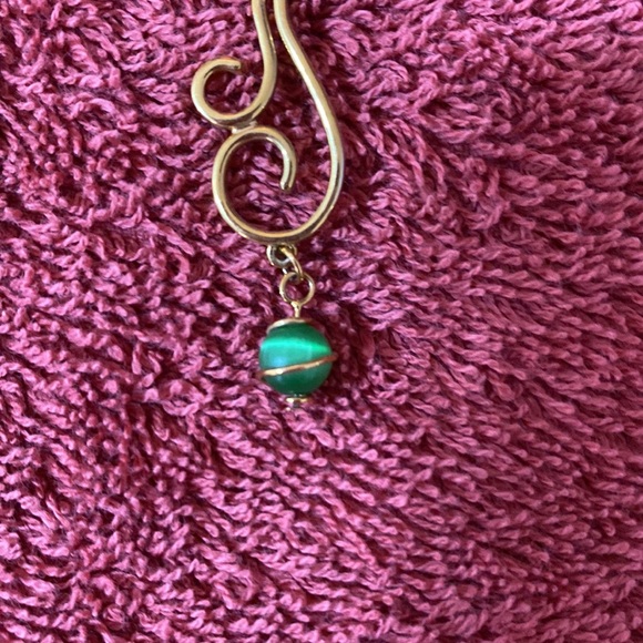 Gold-coloured earrings, with lovely green stones - Picture 2 of 2